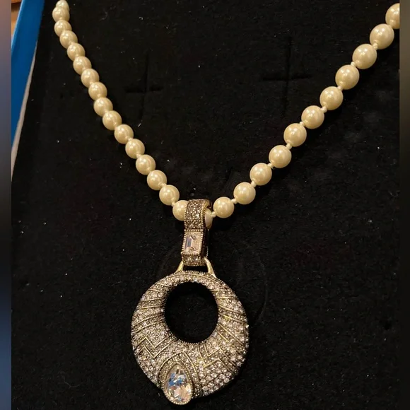 Heidi Daus White Pearl & Crystal Necklace/Bracelet Set 🤍💎 - Picture 6 of 13